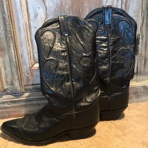 Great, comfortable black cowboy boot